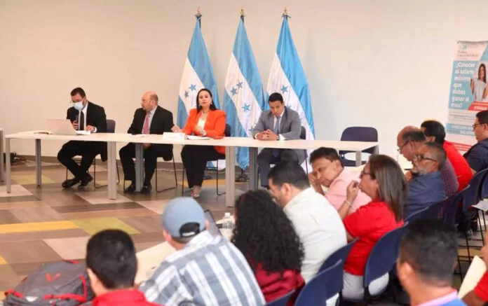 Instalan comisión del salario mínimo, que se vuelve a reunir la próxima semana