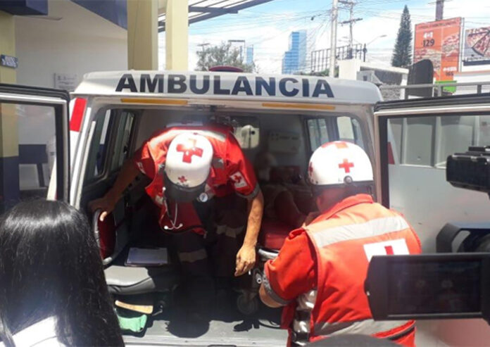 Fuerte accidente de tránsito deja al menos siete personas heridas en Santa Bárbara