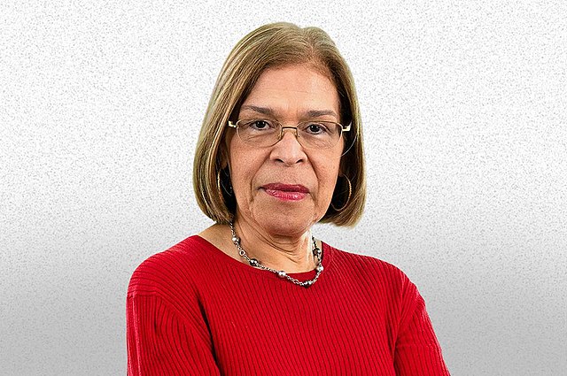 Anticiparse a giros económicos para evitar quedarse sin dólares, sugiere presidenta del BCH a comerciantes