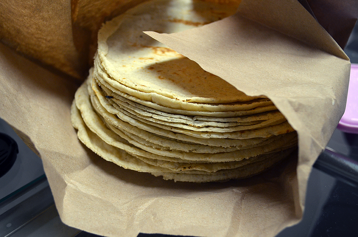 Anuncian aumento de 10 centavos por cada tortilla
