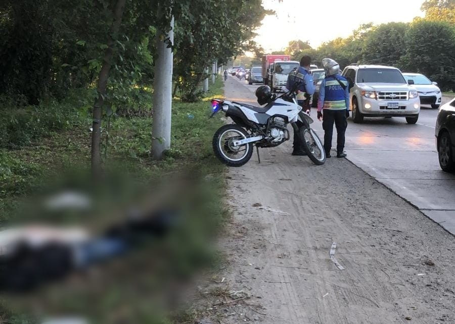 Encuentran dos cuerpos sin vida semiembolsados en el Segundo Anillo Periférico de SPS