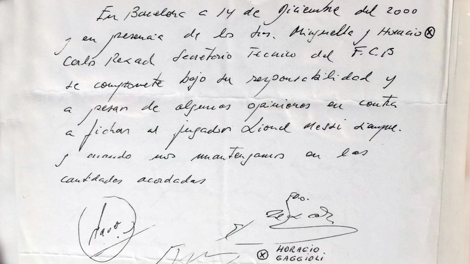 Subastan la mítica servilleta donde se firmó el primer contrato de Messi con el Barcelona
