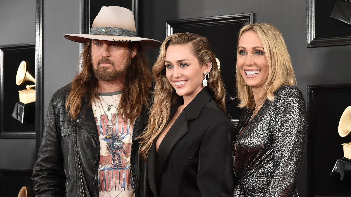 La madre de Miley Cyrus, Tish, tuvo un ‘colapso psicológico total’ durante la separación de Billy Ray: ‘Nunca quise el divorcio’