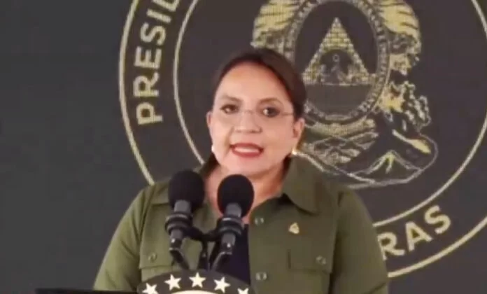 Presidenta Castro inaugura año lectivo y presume del mayor presupuesto asignado a Educación