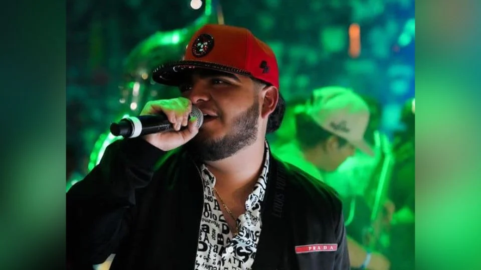 Matan a balazos a Chuy Montana, cantante de corridos tumbados en carretera Tijuana-Rosarito