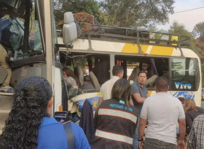 Suben a 19 los muertos por brutal choque en Copán