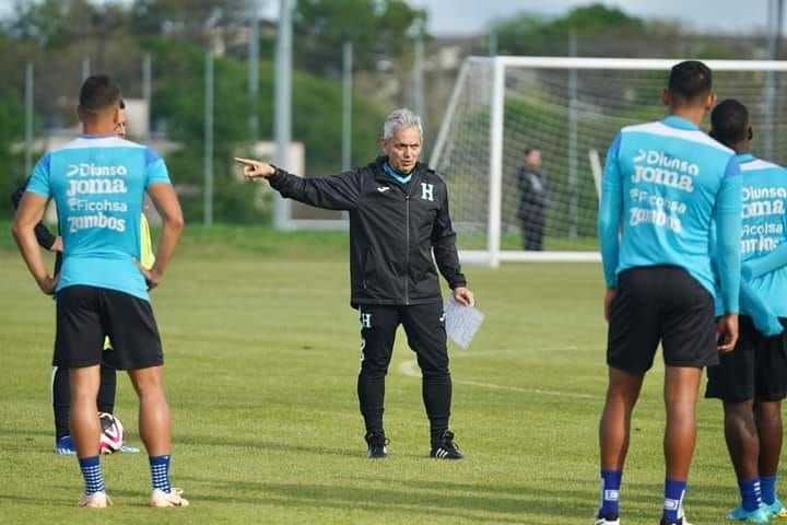 Rueda, entrenador de Honduras: «Costa Rica siempre se ha distinguido por un buen fútbol»