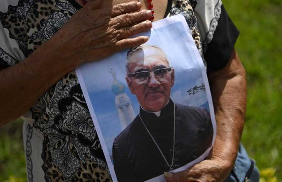 La Justicia e Iglesia de El Salvador siguen en deuda con Romero, según organismo hondureño