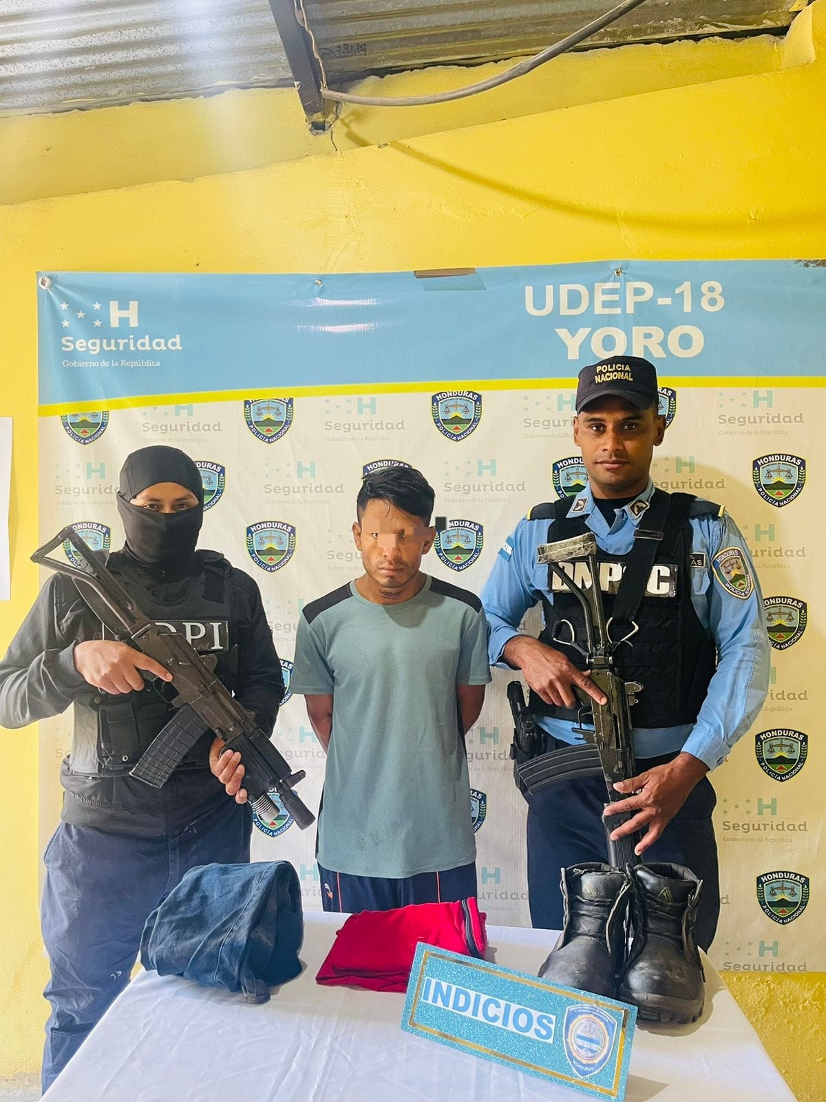 Policías de la UDEP-18 detienen individuo por el delito de femicidio en Yoro.
