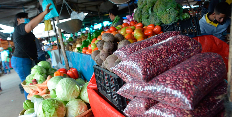 Canasta básica se ha estabilizado en precios altos, según presidente de feria capitalina