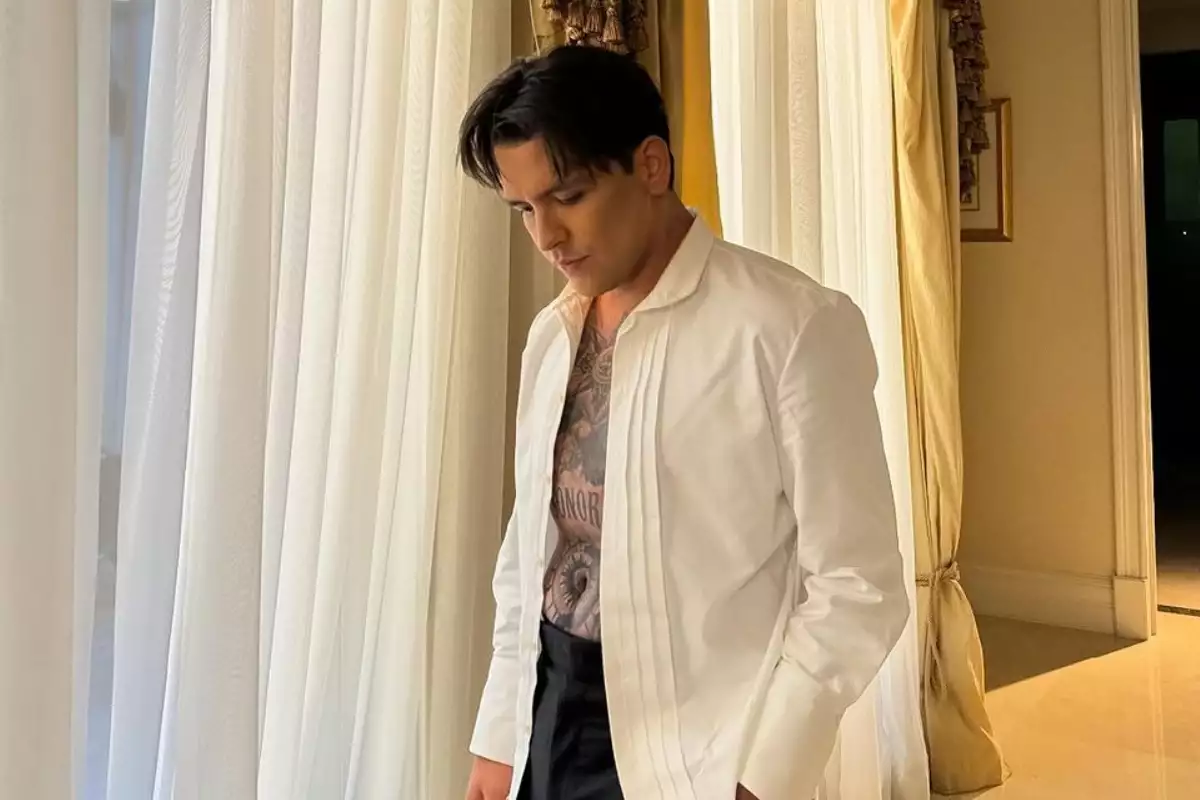 ¿Christian Nodal se borró los tatuajes de la cara? Esta es la verdad