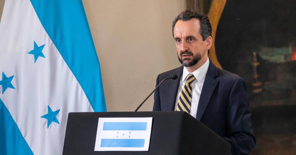 Cinco funcionarios del gobierno han renunciado por aspiraciones políticas, según ministro de la Presidencia