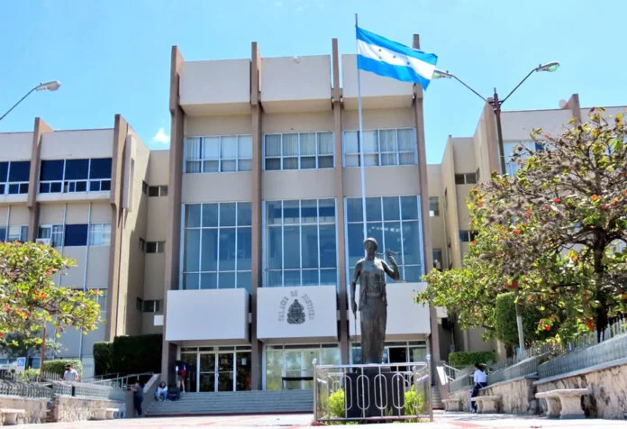 Deniegan solicitud de extradición de El Salvador a hondureño acusado de tráfico de personas