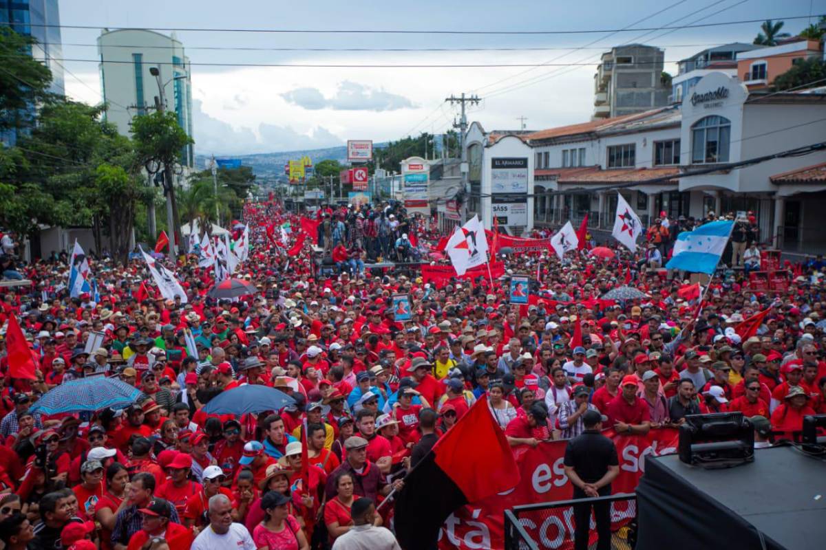 Gobierno y Libre se apoderan de marcha del Día del Trabajo