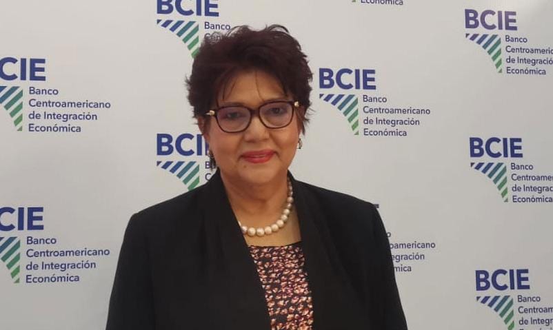 Belinda de Martínez confirma despidos de hondureños en BCIE