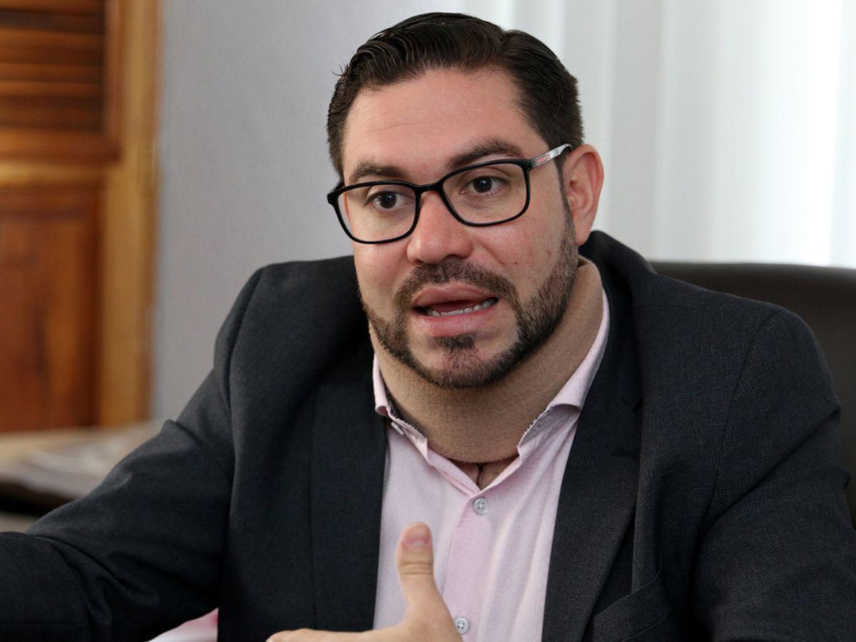 Jorge Cálix dice que no tiene cuenta financiera porque el coordinador de LIBRE no le responde la autorización del Movimiento