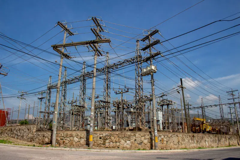Denuncian contratos de energía negociados ´´bajo la mesa´´
