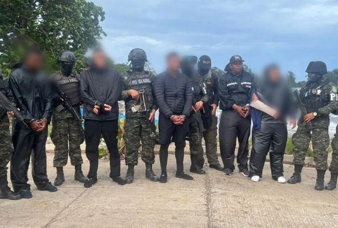 Dictan detención judicial a tres colombianos y dos hondureños por tráfico de 4.1 toneladas de cocaína