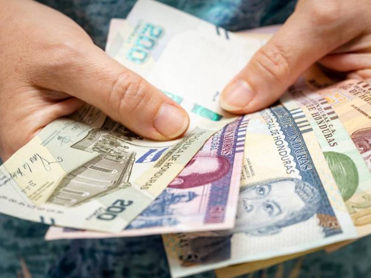 Colegio de economistas: “Demanda de divisas no puede seguirse sosteniendo con reservas internacionales”