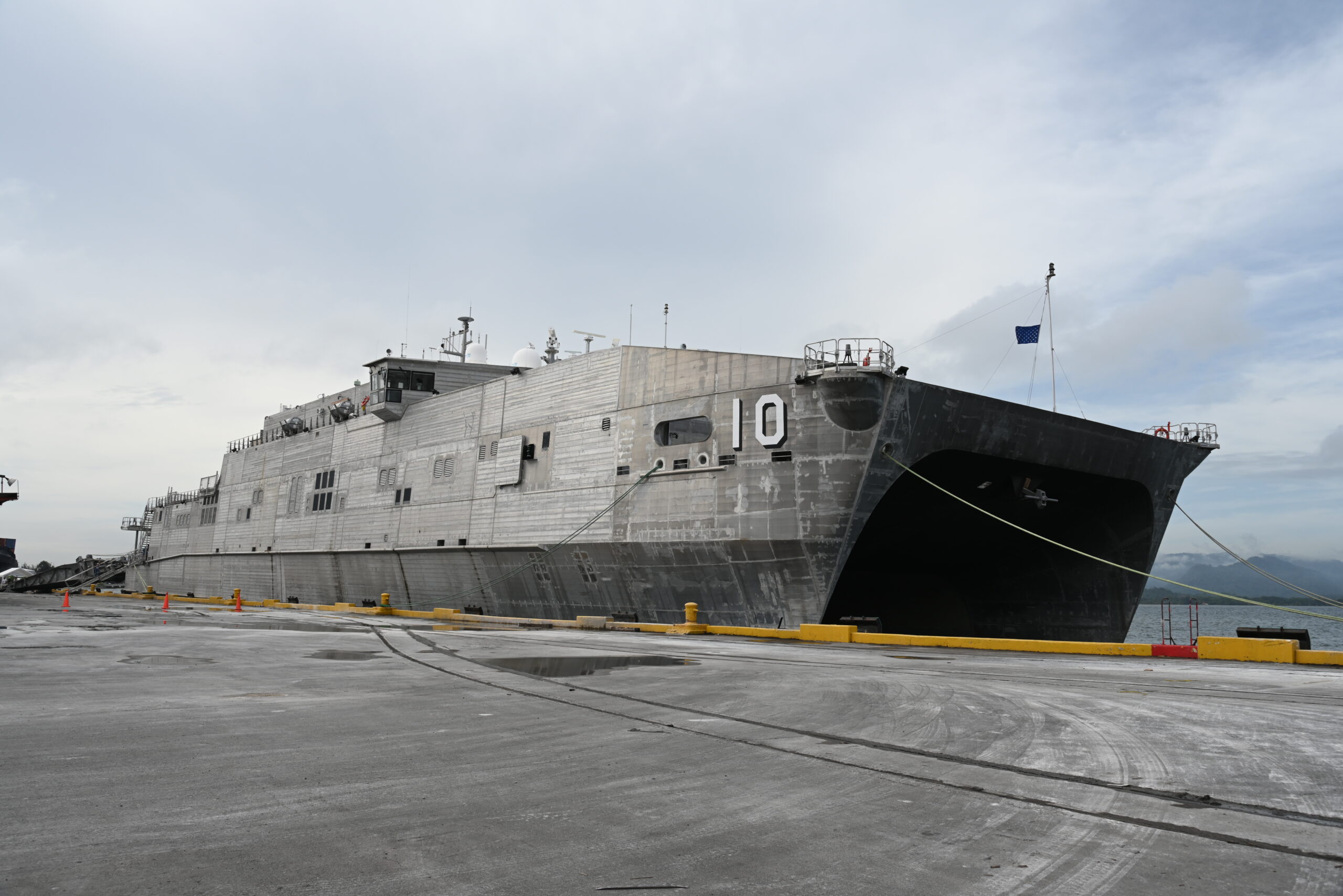 Buque hospital de Estados Unidos llega a Honduras para prestar ayuda humanitaria y médica