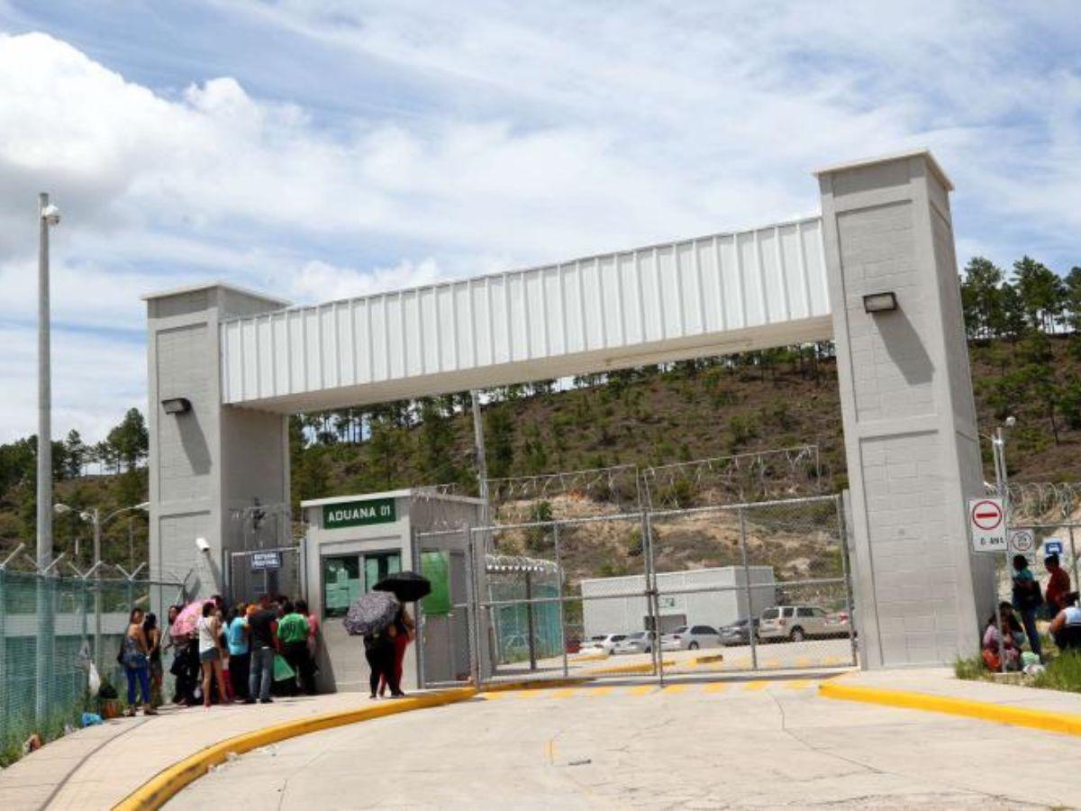 Familiares de reclusos protestaron exigiendo habilitar nuevamente las visitas en las cárceles