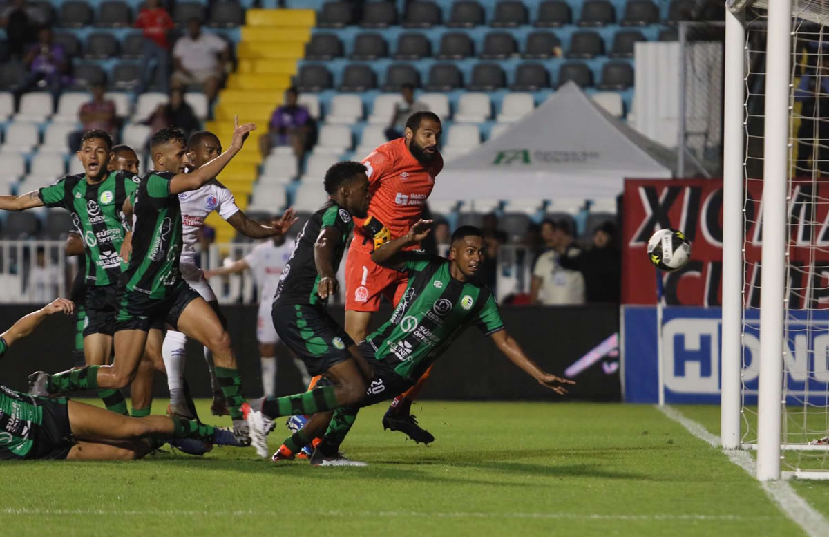 Olimpia empata ante Juticalpa con agónico y polémico gol de Edrick Menjivar y preocupa antes de trascendental partido de Concacaf