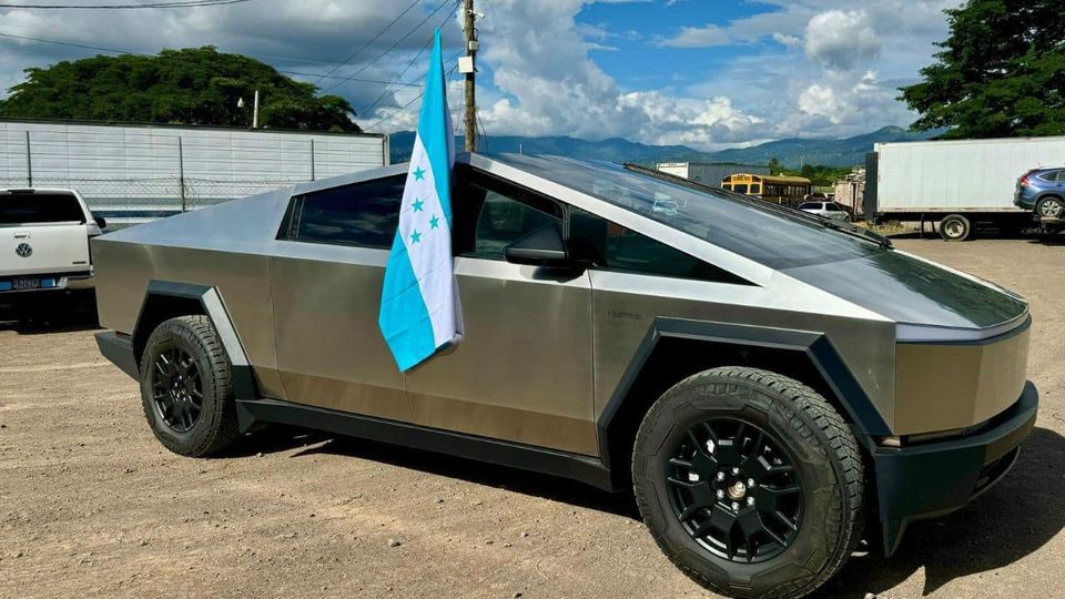 El primer Tesla Cybertruck Foundation Series llegó a Honduras