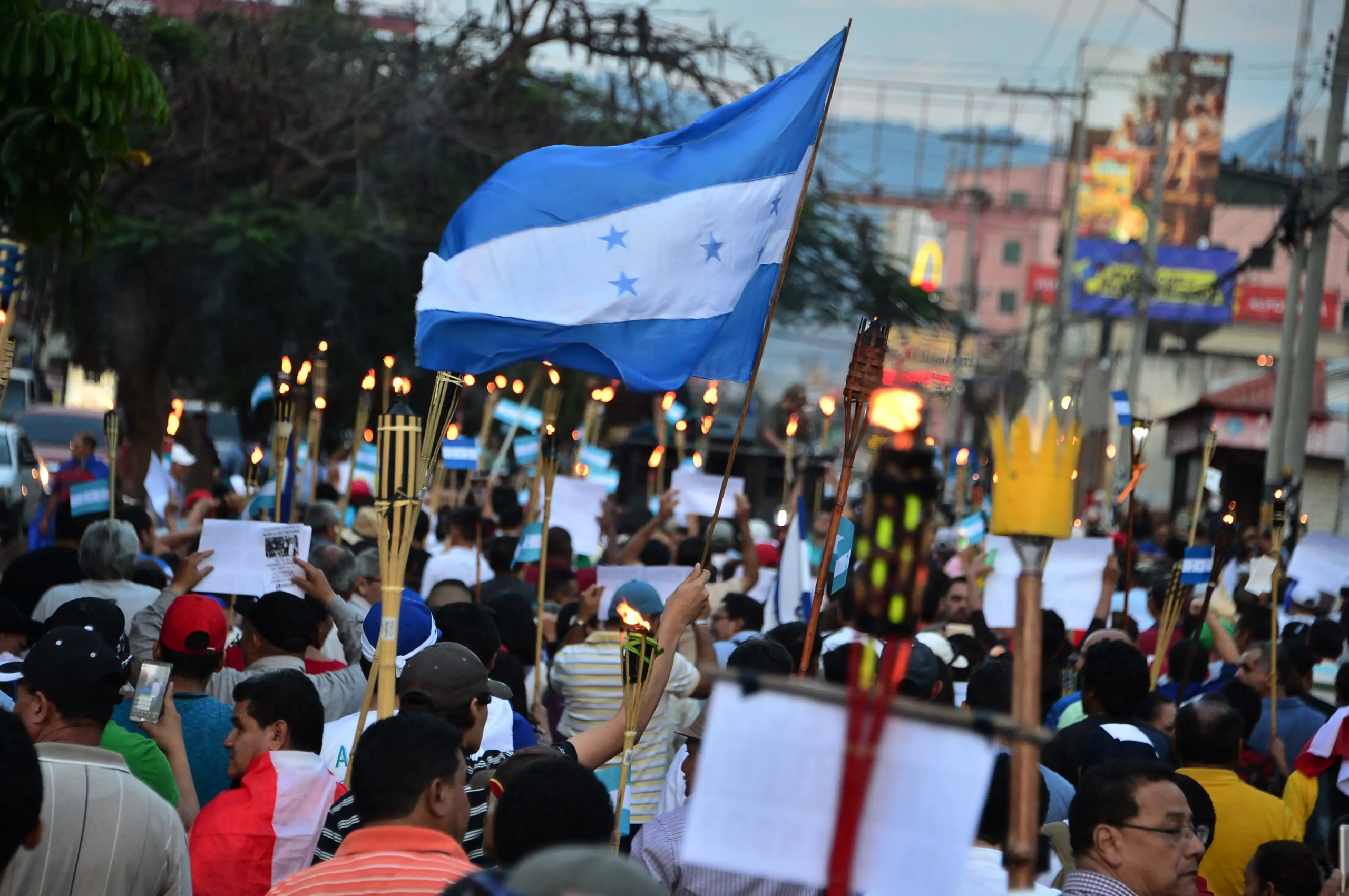 Renace marcha de las antorchas que pedirán por la extradición e instalación de la CICIH