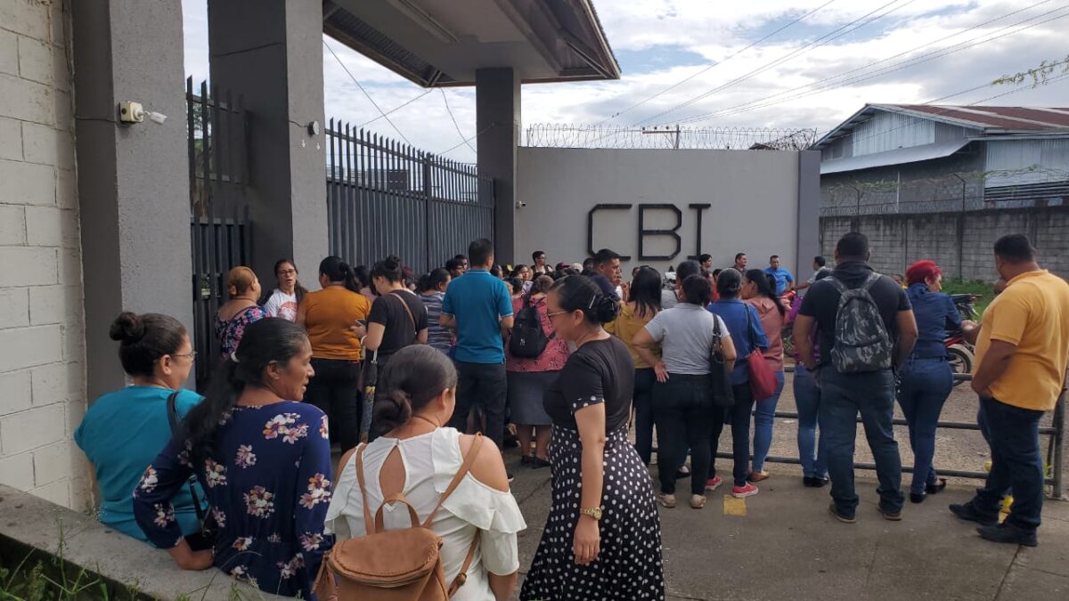 Trabajadores de maquila ceibeña siguen en incertidumbre tras 120 días de suspensión