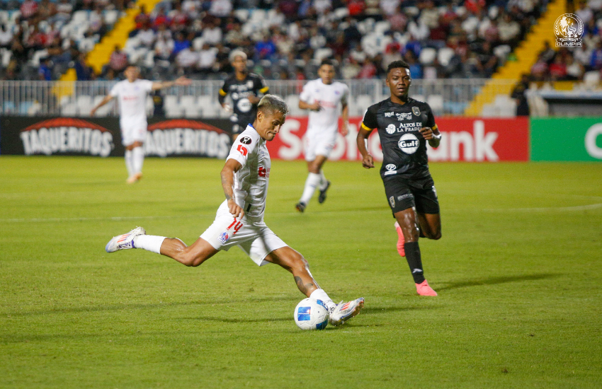 Olimpia saca la cara por Honduras y destroza al CAI de Panamá y comparte líderato en la Copa Centroamericana