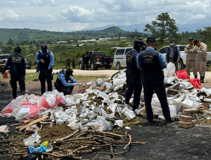 Incineran media tonelada de cocaína y mil 100 libras de marihuana “crispy”
