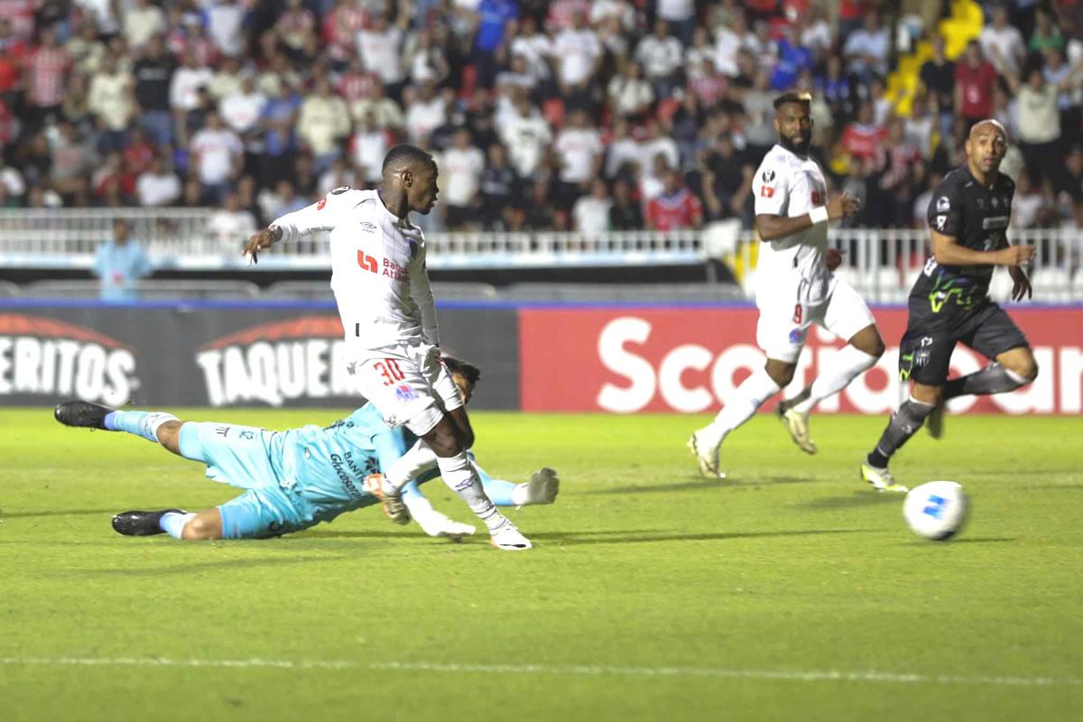 Olimpia hace el ridículo ante Antigua de Guatemala y queda fuera de la Concacaf Champions League