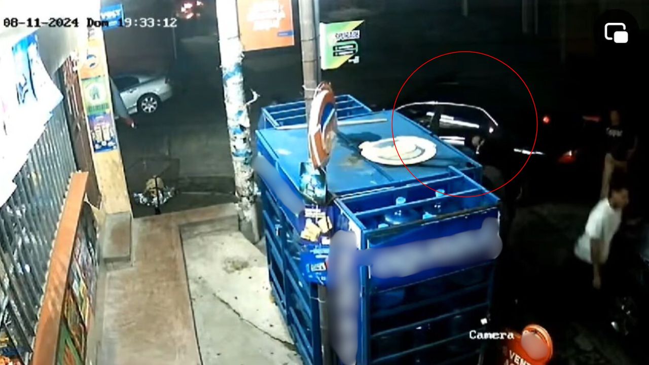 Video muestra a ladrones robando un carro en la colonia Roble Oeste