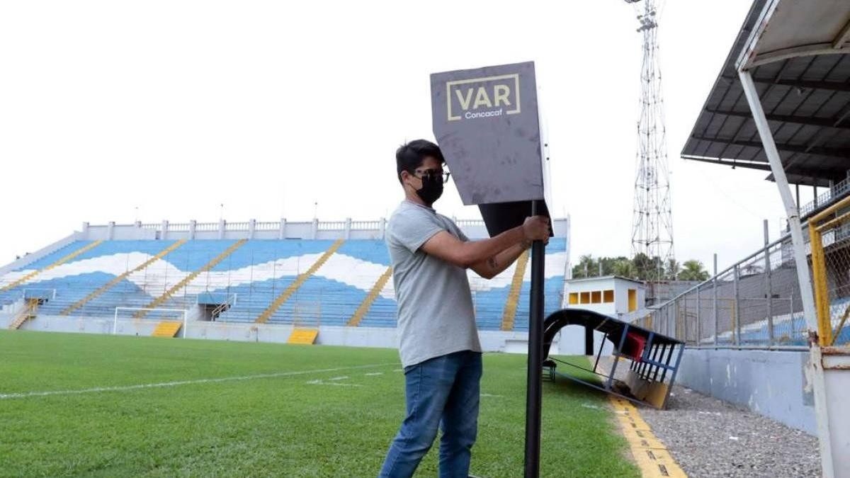 Liga Nacional aún no tiene fecha para instalación del VAR a pesar de lamentables errores arbitrales constantes