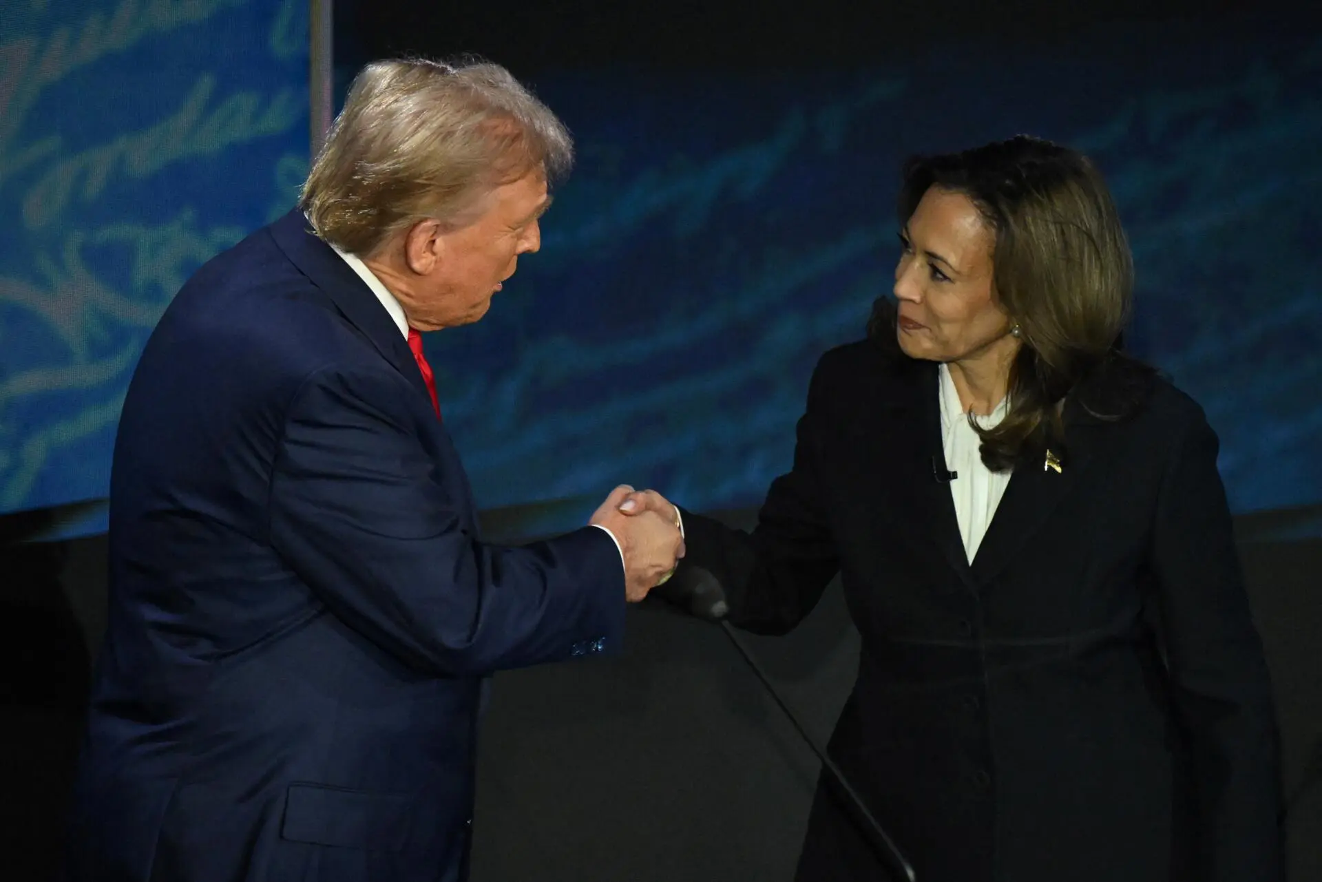 Kamala Harris barre con Donald Trump en primer debate cara a cara inmerso de ataques personales