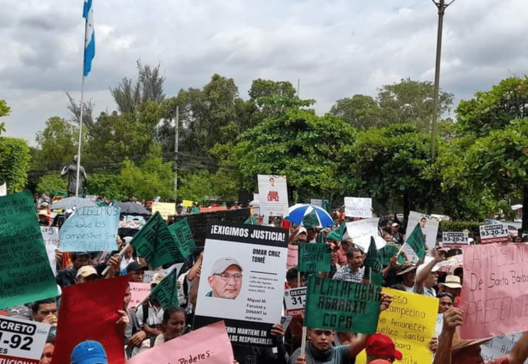 COPINH protesta frente a Casa Presidencial exigiendo justicia
