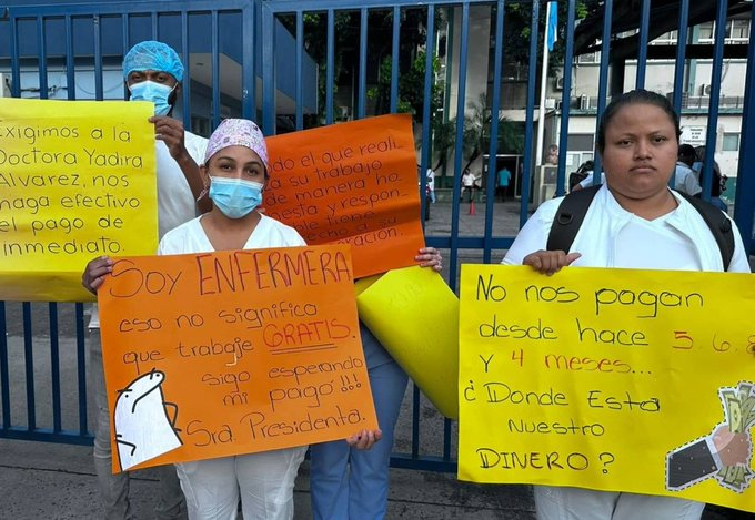 Enfermeras del IHSS protestan por ocho meses de salarios atrasados en San Pedro Sula