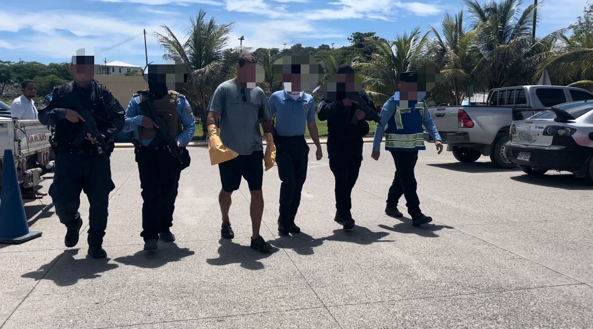 Detienen a ciudadano estadounidense por el homicidio de su compatriota en Islas de la Bahía