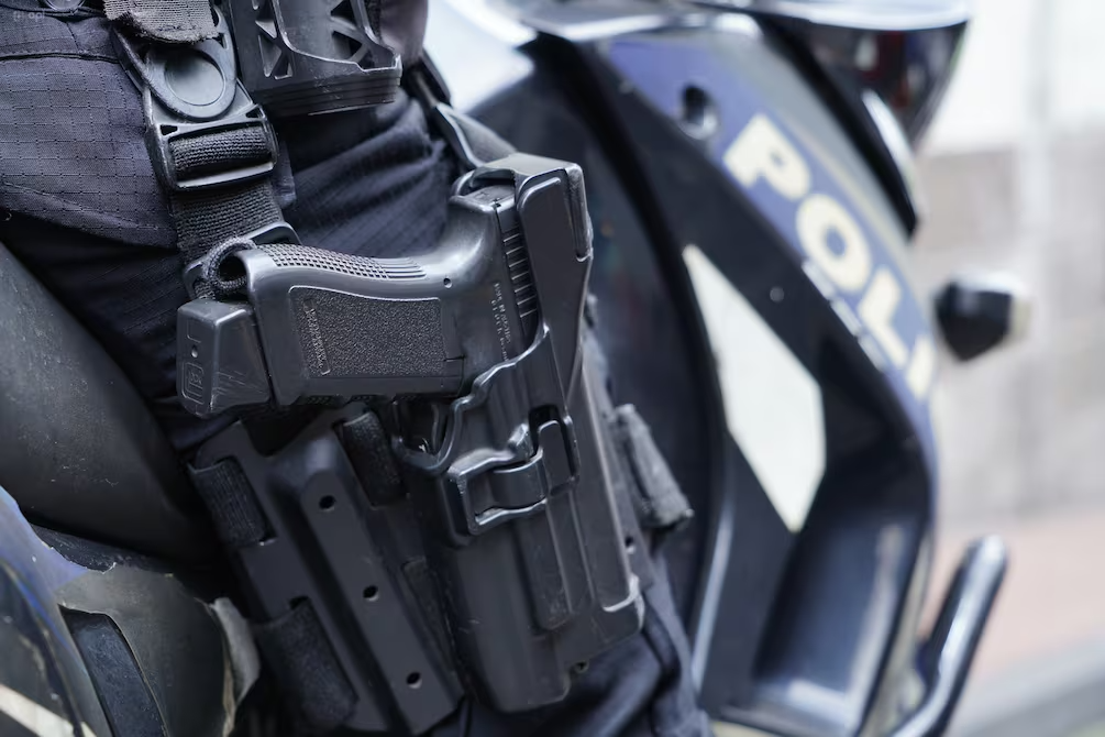 Policía Nacional emitió 30 salvoconductos para portación de armas de fuego en Colón