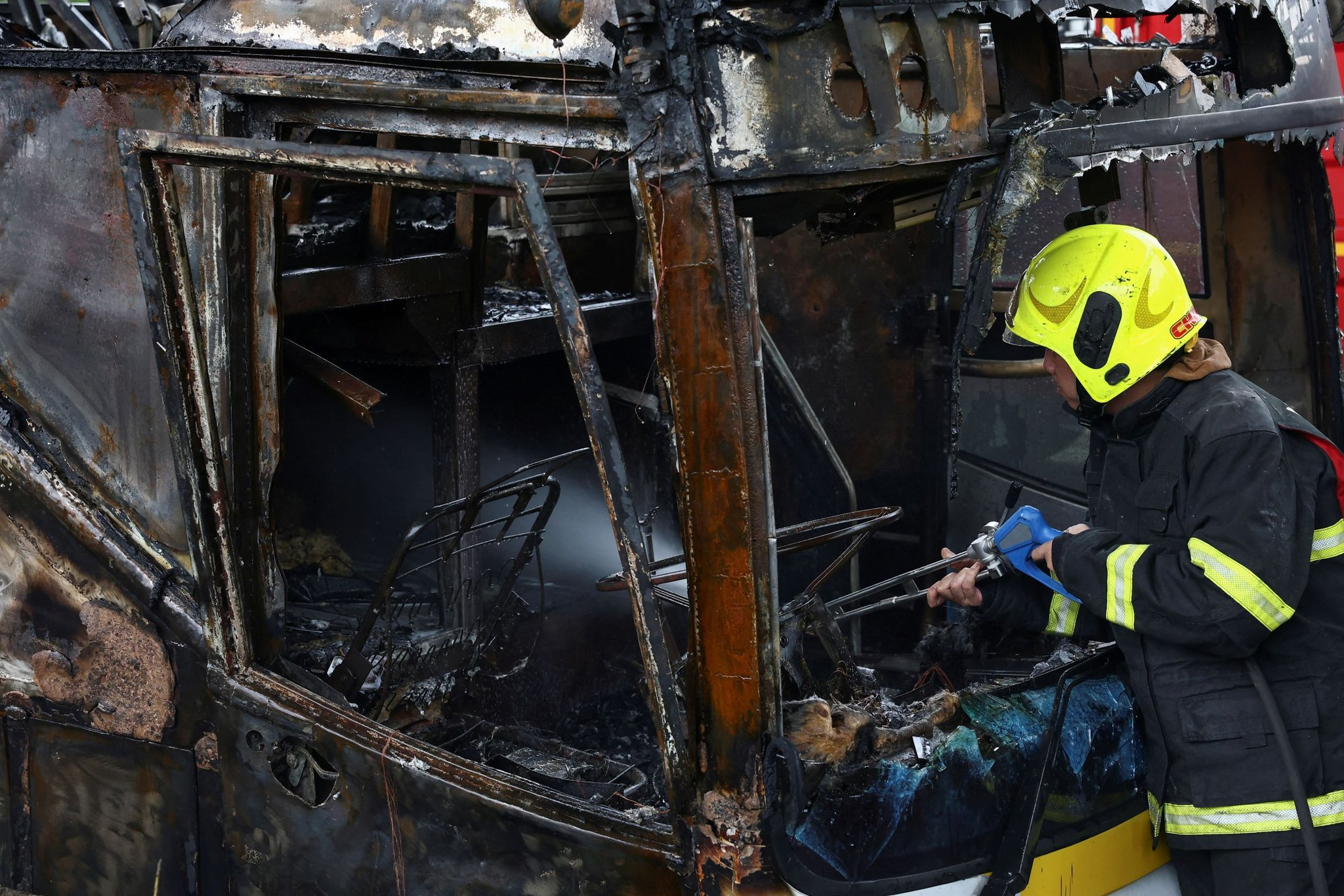 Incendio de autobús escolar en Tailandia deja al menos 25 muertos, entre ellos 22 niños y 3 profesores