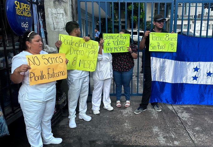 Enfermeras del IHSS protestan en San Pedro Sula exigiendo el pago por atrasos salariales