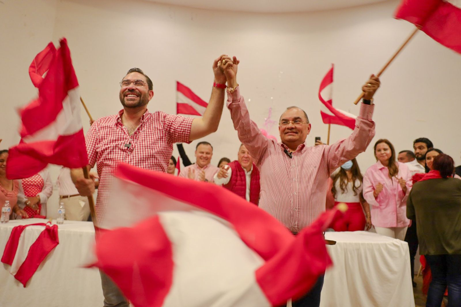 Jorge Cálix presenta a Dennis Chirinos como candidato a alcalde por Tegucigalpa