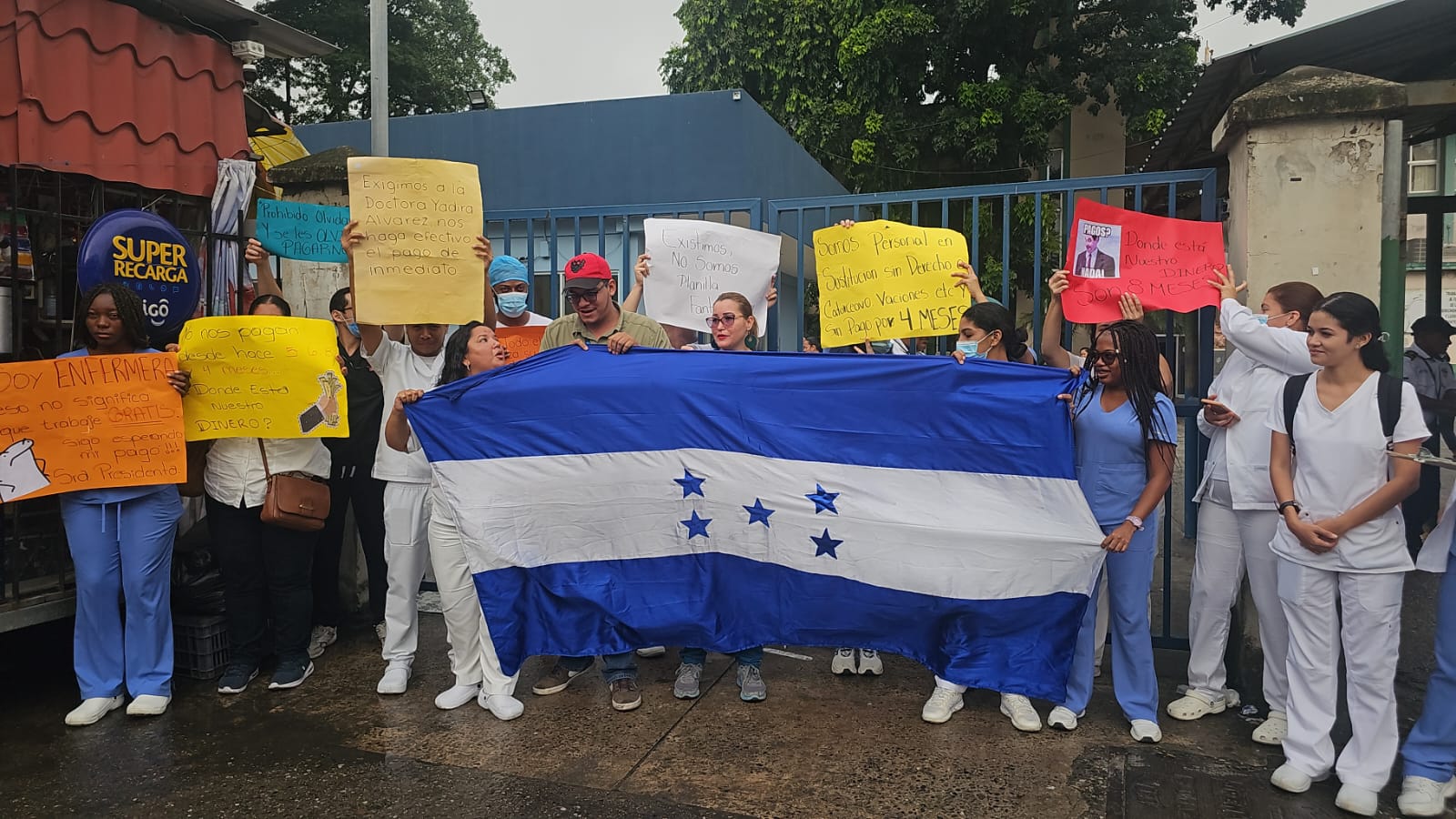 Empleados del IHSS en SPS vuelven a protestar por falta de pago de salarios