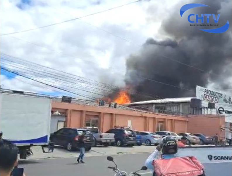 Incendio de gran magnitud consumió una bodega en la colonia El Prado de Tegucigalpa