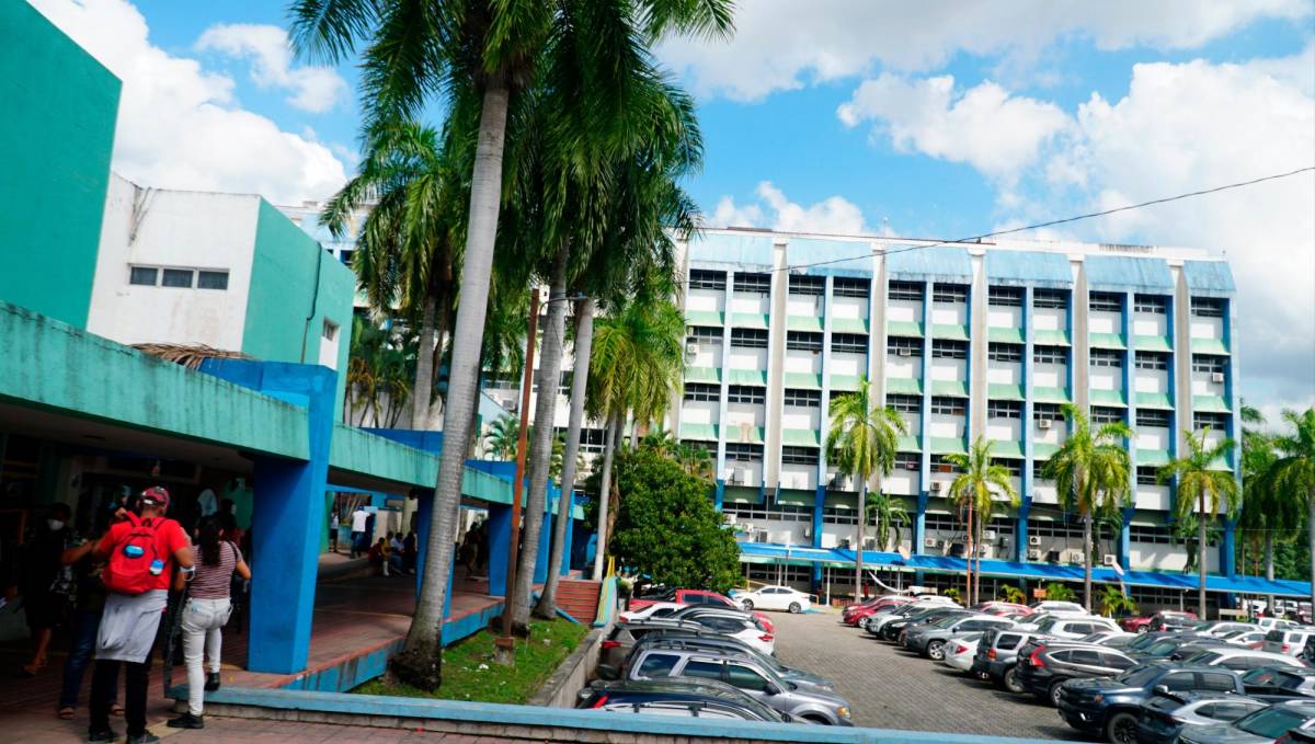 Cortocircuito habría provocado conato de incendio en una sala del hospital Mario Catarino Rivas