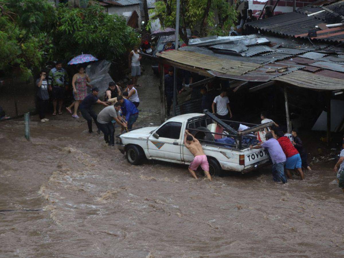 Copeco actualiza datos y reporta seis muertos por Tormenta Sara en Honduras