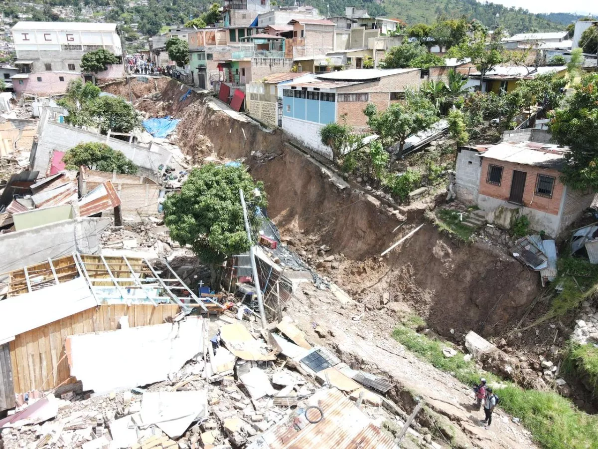 Viviendas siguen cediendo debido a falla geológica en el Reparto por Arriba