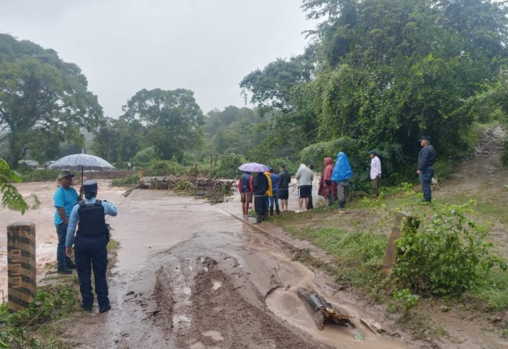 Venezuela ofrece ayuda a Honduras ante el paso de la tormenta tropical Sara