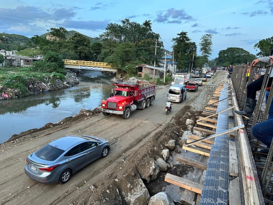 Tras Tormenta Sara habilitan paso provisional hacia Jucutuma en San Pedro Sula