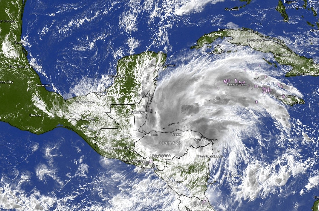 Honduras se prepara para lluvias potencialmente “mortales” por tormenta tropical Sara